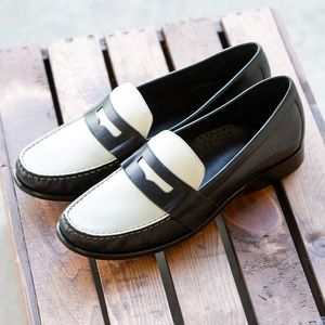 Classic Cole Haan Spectator Penny Navy/White